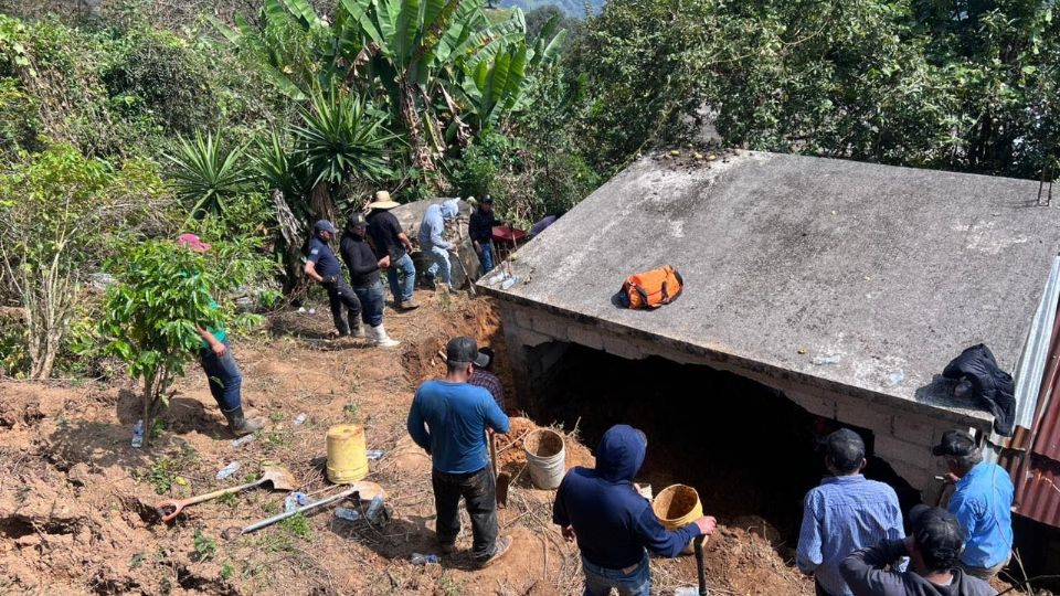 Se busca a las personas por diferentes lugares entre el desatre