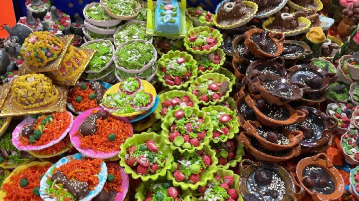 Alfeñiques, disfraces, maquillaje, papel picado y más en tianguis del Día de Muertos en León