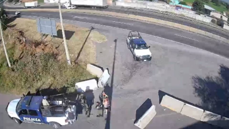 En el ataque en la entrada a la comunidad El Nacimiento dos agentes resultaron lesionados de gravedad.