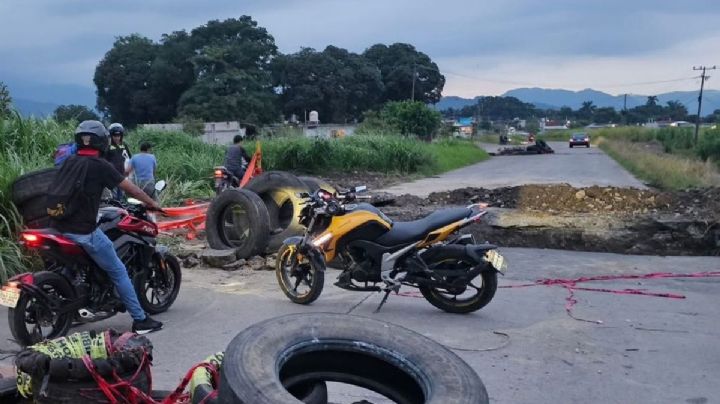 Motociclista muere al caer en socavón en la carretera Córdoba-Paso del Macho