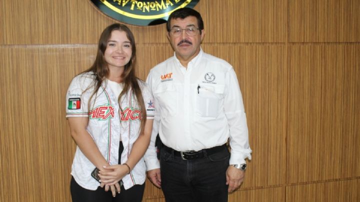 Rector de la UAT felicita a Edith de Leija por sus éxitos en el béisbol internacional