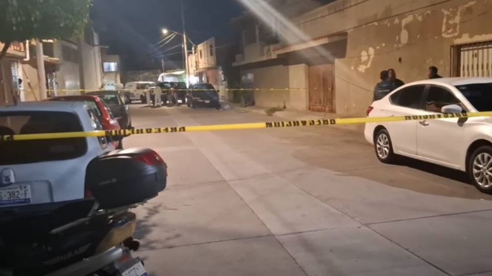 El incendio inició en la azotea, en el área de pintura y secado; el trabajador fallecido intentó escapar pero quedó atrapado entre las llamas.