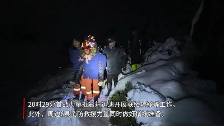 Everest: rescatan a 900 personas atrapadas por tormenta de nieve