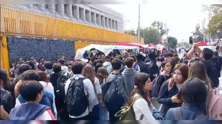 Encapuchados toman Prepa 8 de la UNAM; piden justicia para compañero herido en manifestaciones proPalestina