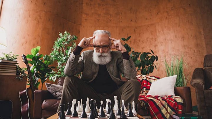 El cerebro que se niega a envejecer: la ciencia descifra la fórmula de los “Superancianos”