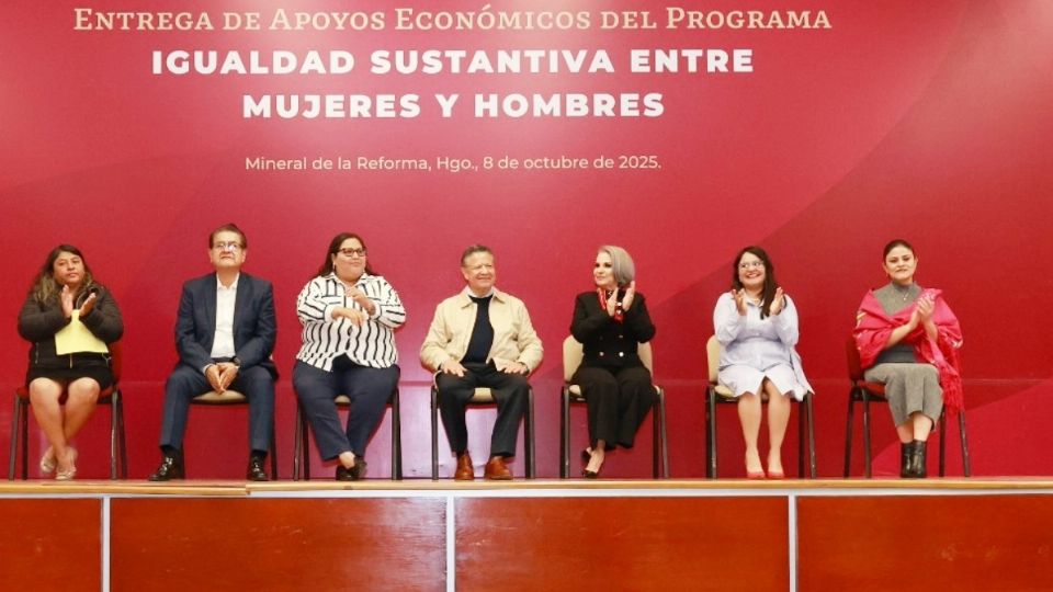 La secretaria de las Mujeres del Gobierno de México, Citlali Hernández Mora, entregó apoyos en Mineral de la Reforma