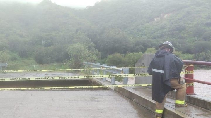 Alerta: colapsa puente vehicular en Huasca de Ocampo I Fotos
