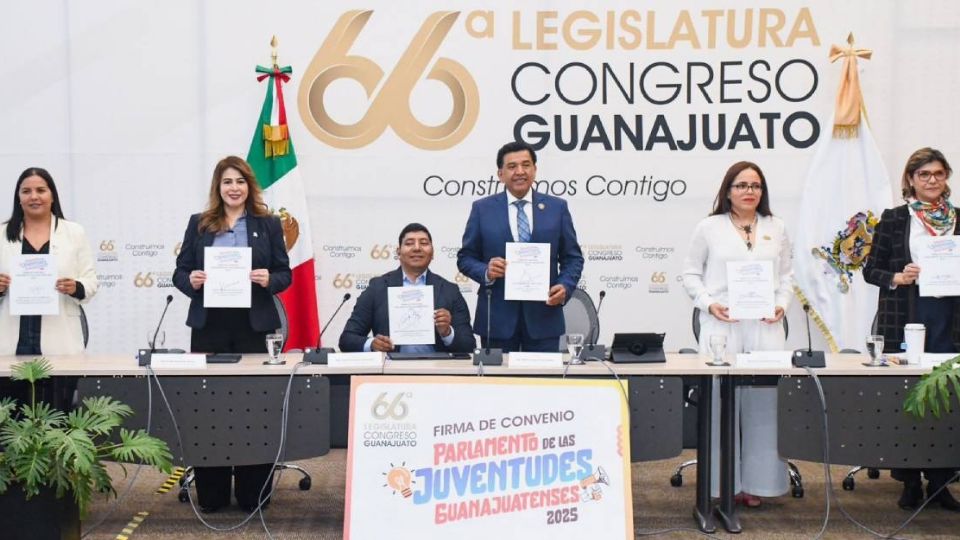 Se realizó la firma del convenio del Parlamento de las Juventudes Guanajuatenses 2025 que se celebrará en la sede del Congreso del Estado los días 12, 13 y 14 de noviembre.