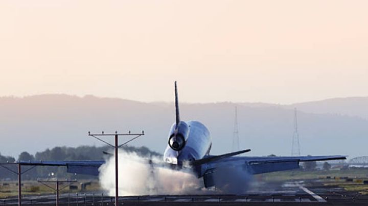 Chocan dos aviones en pista del aeropuerto LaGuardia de Nueva York