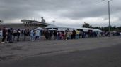Foto ilustrativa de la nota titulada: Largas filas en el Estadio Olímpico por megacentro de vacunación contra influenza y covid-19