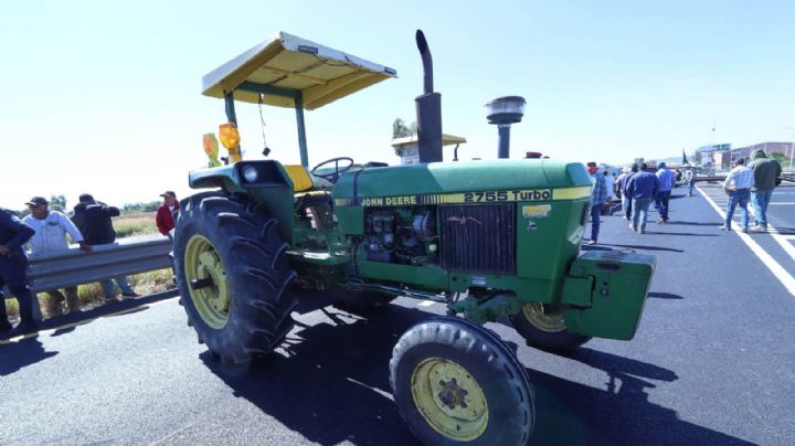 Bloqueos de transportistas y campesinos siguen en 11 tramos carreteros en Michoacán