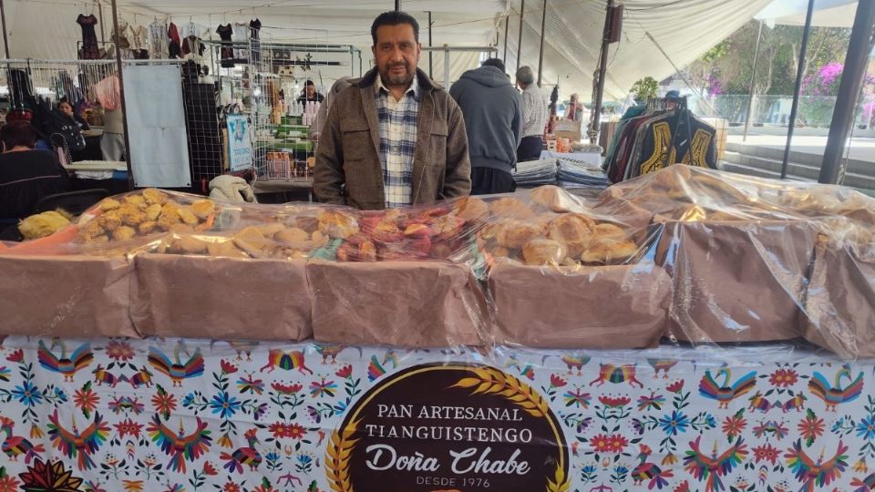 Miguel vende pan de Tianguistengo en Pachuca
