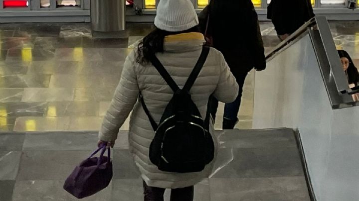 Ante descenso de temperatura, chilangos sacan bufandas, abrigos, chamarras y gorras