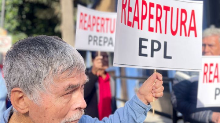 Se manifiestan para exigir reapertura de la Prepa Oficial del Centro en León