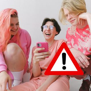 Hacer stickers de tus compañeros sin permiso es acoso laboral, advierte la STPS