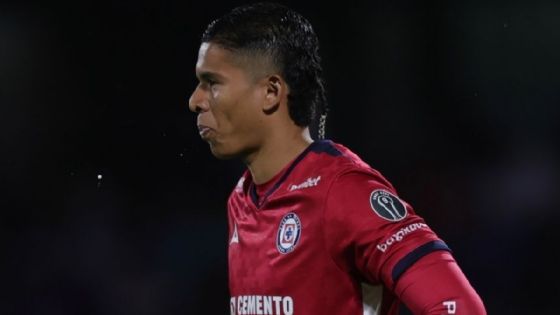 Cruz Azul y exárbitro lanzan petición a Liga MX por fractura de Kevin Mier