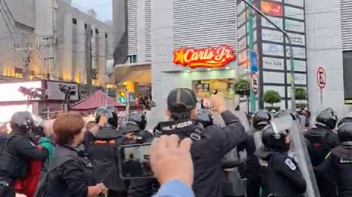 Policías repliegan bloqueo de exjueces y magistrados en Insurgentes Sur