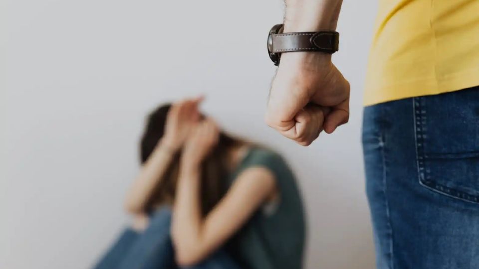 El hombre fue llevado a barandilla en espera de ser procesado penalmente