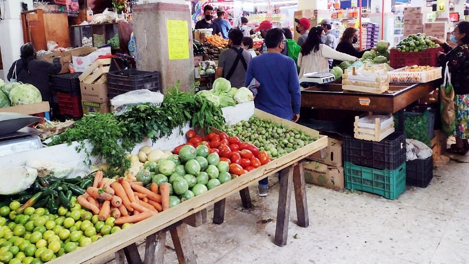 Locatarios del mercado municipal Gilberto Gómez Carbajal se pronunciaron en contra de las tarifas de la Ley de Ingresos de 2026