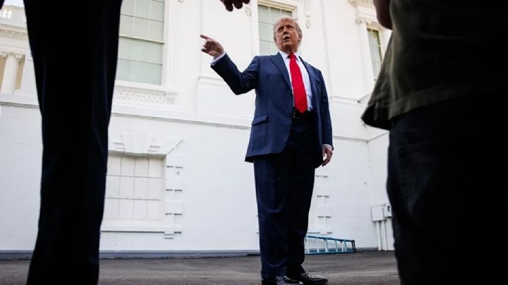 Trump dice que pedirá investigación sobre vínculos de Bill Clinton y otros con Epstein