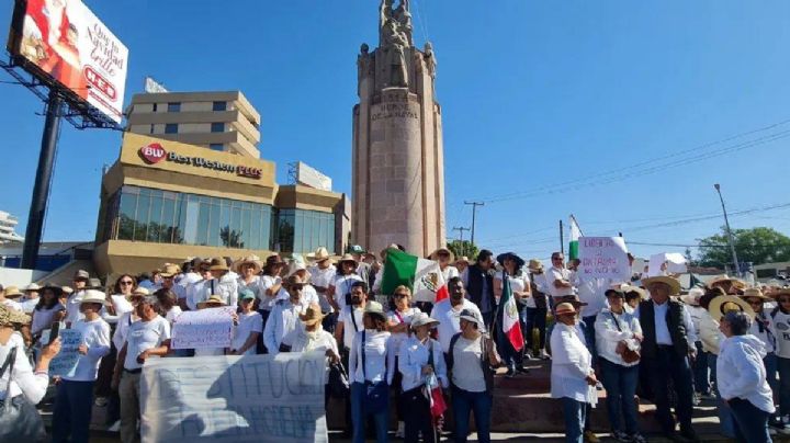 En Irapuato se vistieron de blanco y con sombrero, en honor a Carlos Manzo