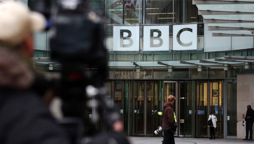 "Defenderemos nuestra causa", la BBC le responde a Trump y su demanda por 5,000 mdd