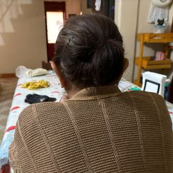 Leticia cuida a sus padres sin descanso; el rostro invisible de mujeres que sostienen la vida