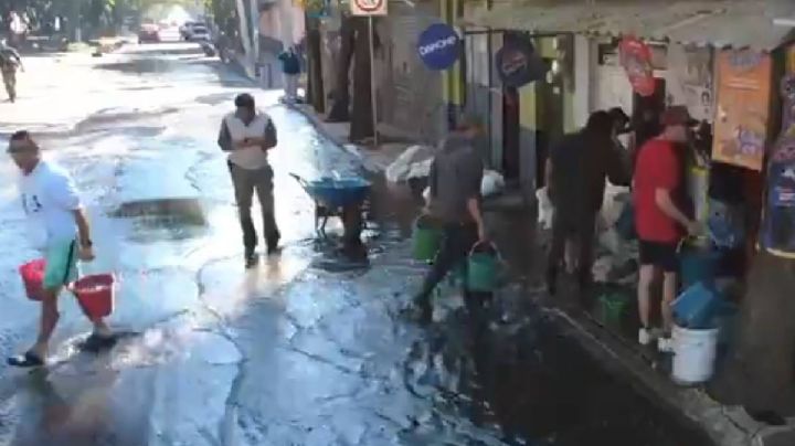 Se registra megafuga de agua en la alcaldía Azcapotzalco