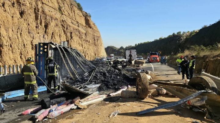 Se incendia tráiler en la autopista Naucalpan-Toluca