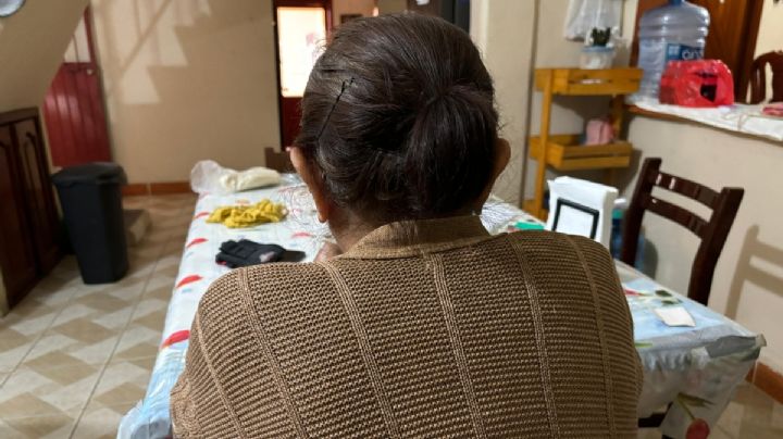 Leticia cuida a sus padres sin descanso; el rostro invisible de mujeres que sostienen la vida