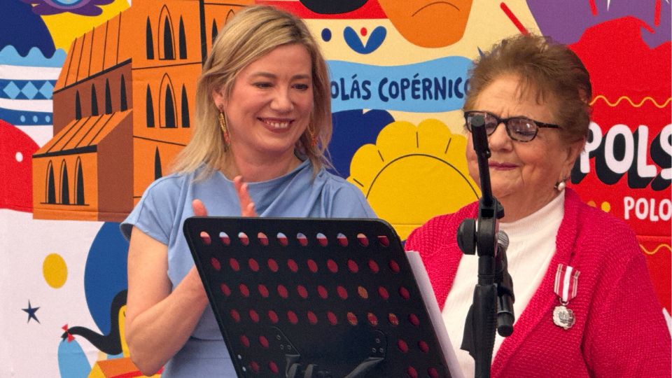 Valentina (Walentyna) Grycuk la ultima ciudadana de 'La Pequeña Polonia' con su medalla de honor