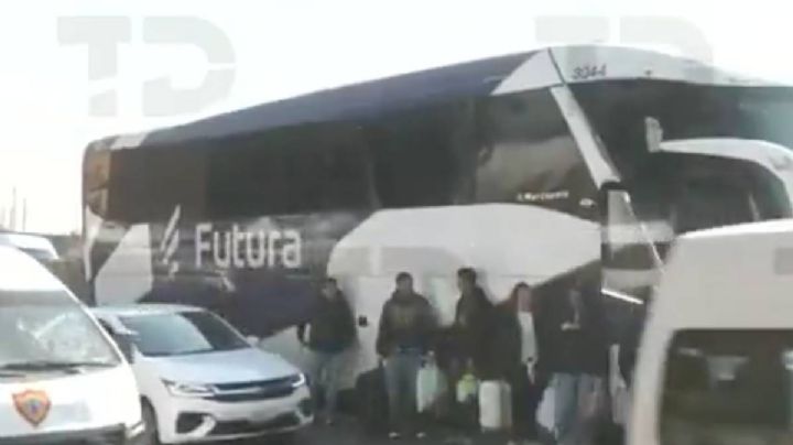 Afectación vial en la México-Pachuca por choque entre autobús de pasajeros y auto particular