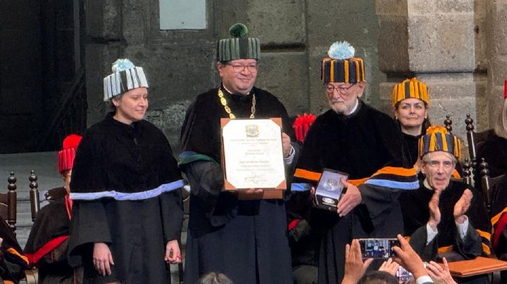 Universidades deben promover sociedades más igualitarias, dice Sarukhán al recibir honoris causa de la UNAM