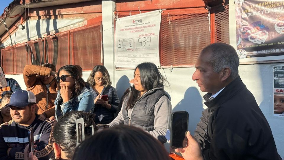 El director del plantel aclaró que el profesor fue cesado de forma preventiva