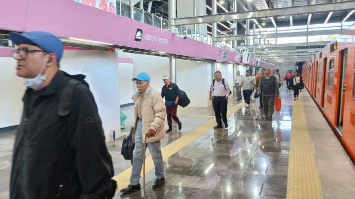 Renovación de la Línea 1 del Metro CDMX convence a usuarios, pero reportan retrasos en trenes