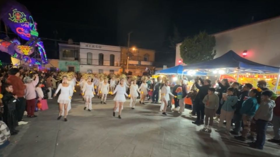 En un ambiente frío 'caminaron con los muertos' ayer en Doctor Mora.