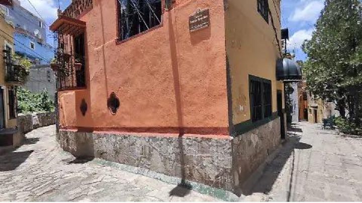 Lo que nadie contaba: La turbia razón por la que este callejón fue bautizado “Perros Muertos”