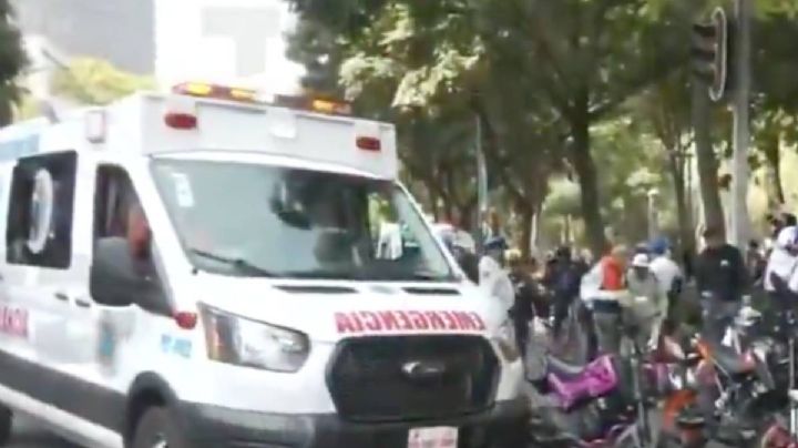 Mujer es arrollada por un motociclista en la Alameda Central de la CDMX
