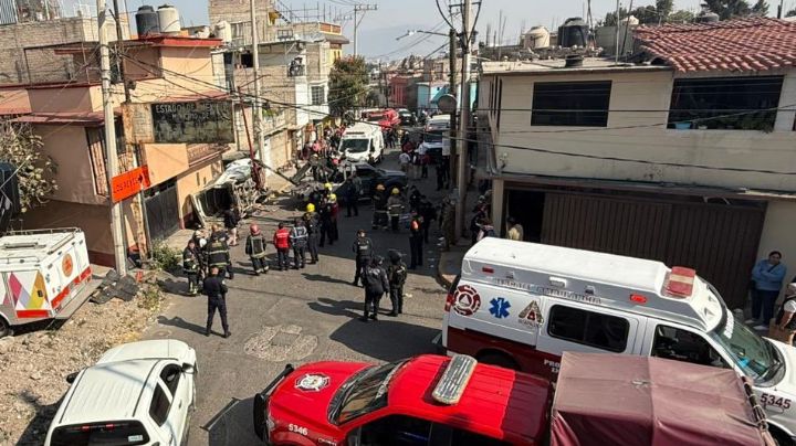 Mueren 3 pasajeros tras choque de combi en Los Reyes La Paz, Edomex; hay 8 heridos