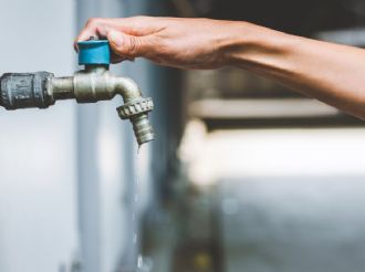 Fractura en tubería principal de abasto deja sin agua a Puerto Vallarta