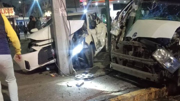 Se registra aparatoso choque de combi y auto particular en calzada Ignacio Zaragoza