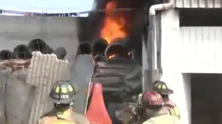 Se incendia bodega de madera de Sapase en San Cristóbal, Ecatepec