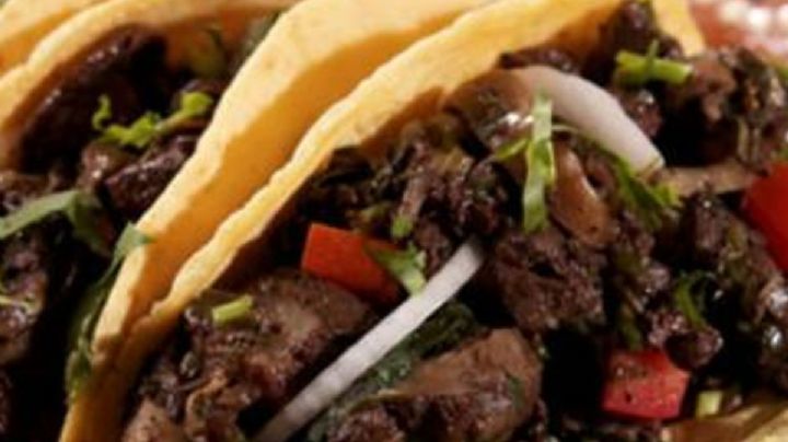 ¿Cómo cocinar unos tacos de moronga caseros con una receta rápida, fácil y sencilla?