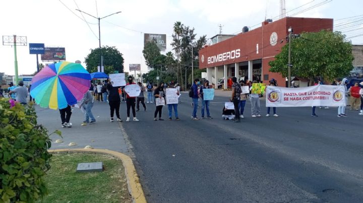 Estudiantes del Tec bloquean López Mateos