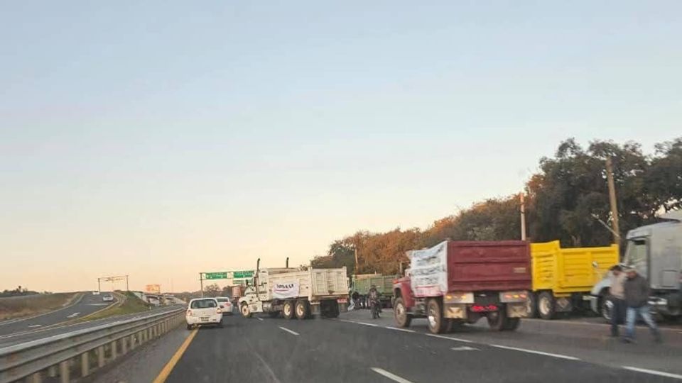 La autopista México-Tuxpan es un caos la mañana de este lunes 24 de noviembre