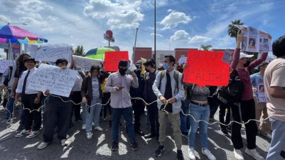 Las instalaciones del TEC León están tomadas por estudiantes por lo que la dirección del plantel anunció clases virtuales.