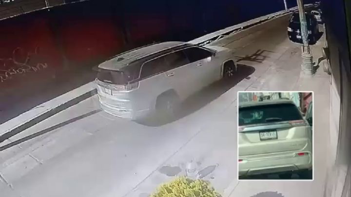 Conductor choca vehículo estacionado y luego huye en Pachuca | VIDEO