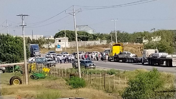 Así se vive el segundo día de bloqueos campesinos en 4 carreteras en Tamaulipas