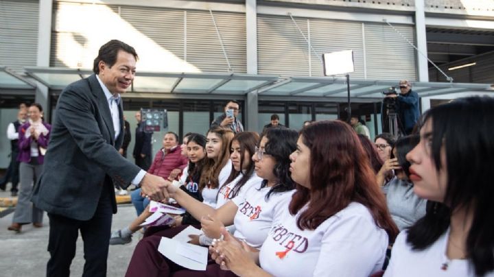 Resalta Mario Delgado el papel de la lectura en la prevención de la violencia contra mujeres