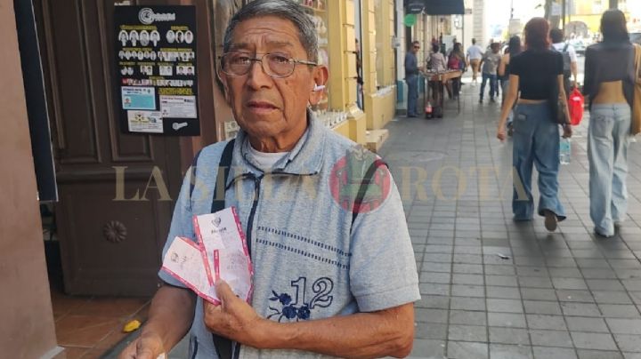 Joel Enrique acusa a oficina de la Lotería Nacional en Xalapa de retener su boleto ganador